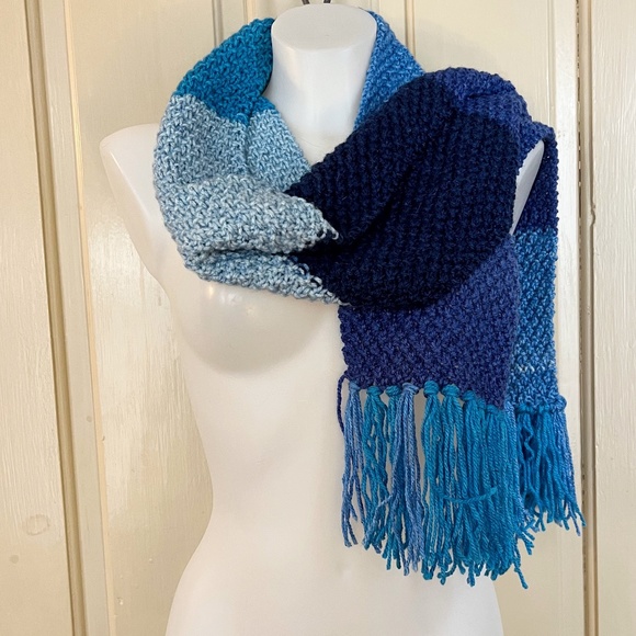 'Into the Deep Blue Sea' fringed scarf in moss stitch - hand knit, new. - Picture 2 of 8